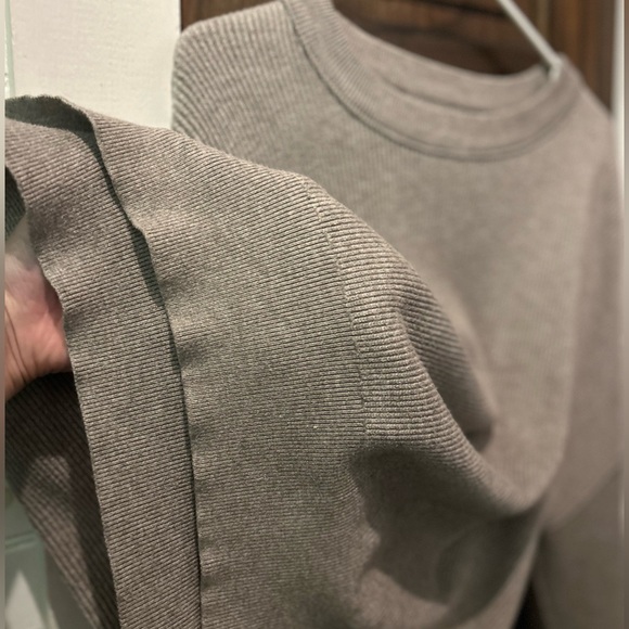 Cozy Vintage Find: Neutral Gray Knit Sweater - Picture 6 of 6